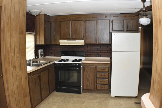 3230 Oakland Rd in Dover, PA - Building Photo - Building Photo