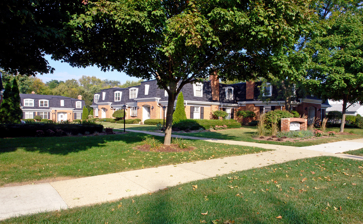 Provincial Townhomes in Barrington, IL - Building Photo