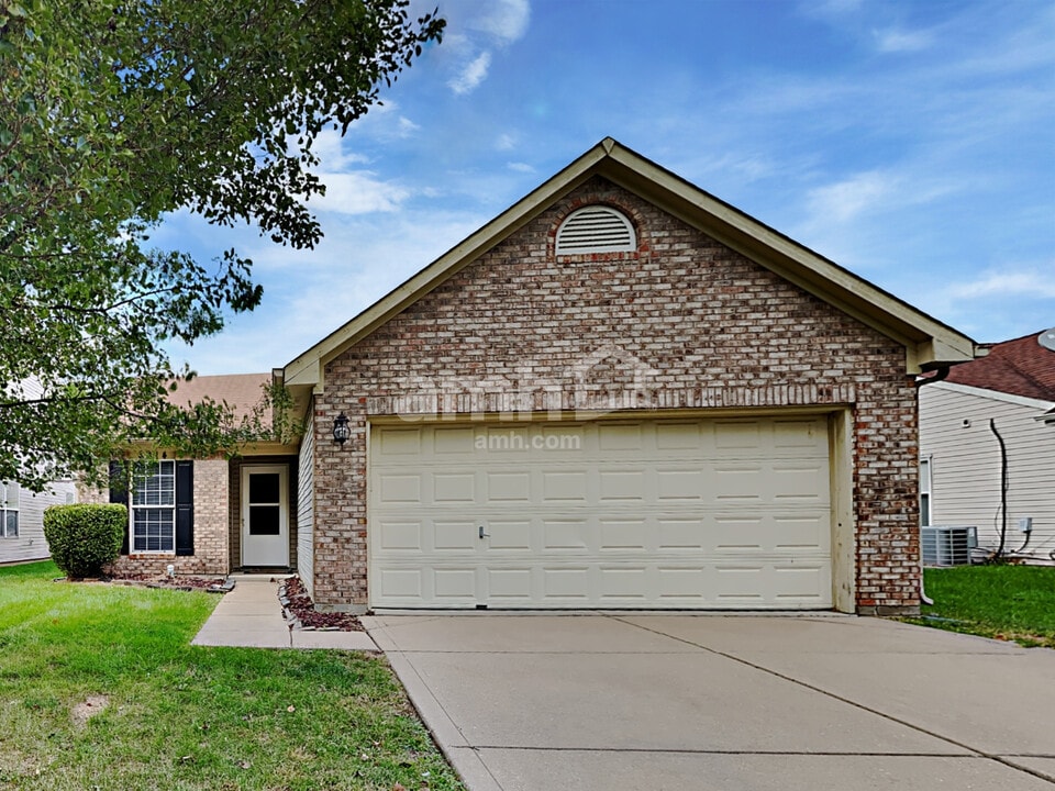 5914 Lakeside Manor Ave in Indianapolis, IN - Building Photo