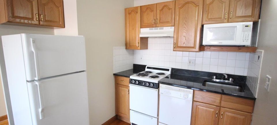 1104 Commonwealth Ave, Unit 34 in Boston, MA - Building Photo