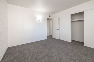 Taylor Heights LLC in Tucson, AZ - Foto de edificio - Interior Photo