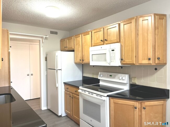 289 Heritage Vlg in Southbury, CT - Building Photo - Building Photo