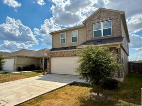 3015 Laguna Clfs in Converse, TX - Building Photo - Building Photo