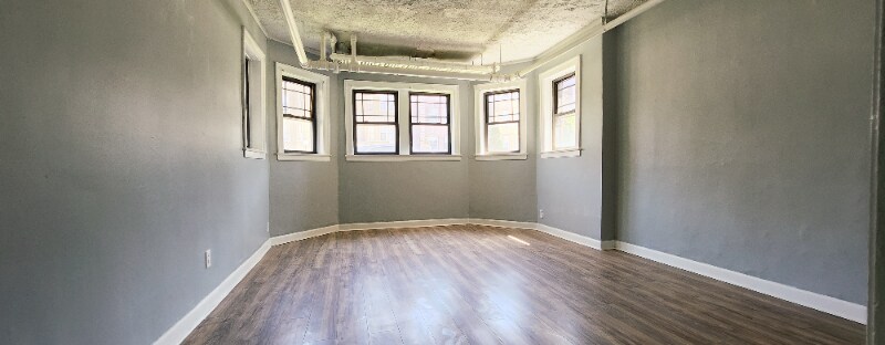 8004 S Eberhart Ave in Chicago, IL - Building Photo