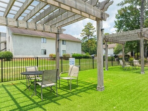 Creekside Apartments in Columbia, SC - Building Photo - Building Photo