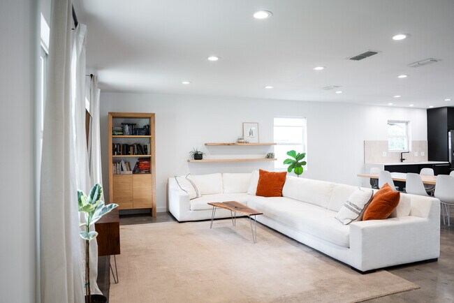 637 N Bowen Rd in Arlington, TX - Building Photo - Building Photo