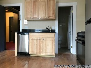 232 Cambridge St, Unit 9 in Boston, MA - Foto de edificio - Building Photo