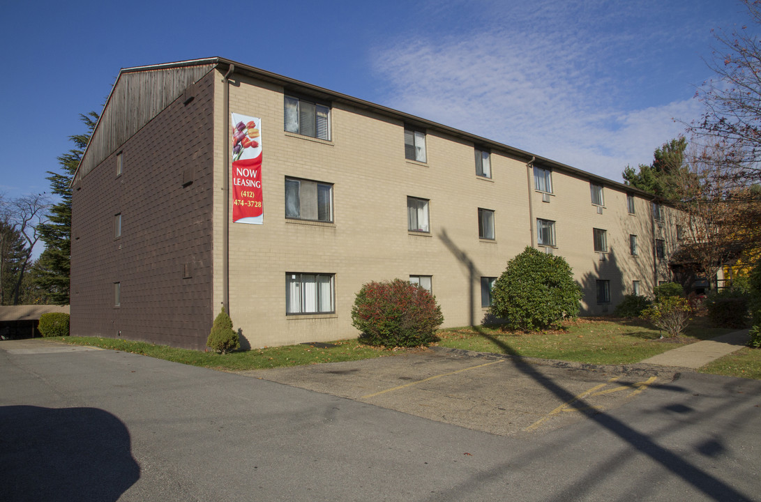 Foxwood Apartments in Coraopolis, PA - Building Photo