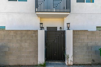 9156 Morehart Ave in Pacoima, CA - Building Photo - Building Photo