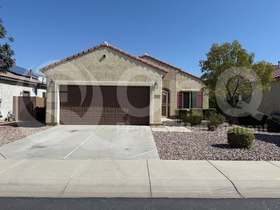 5614 W Montebello Way in Florence, AZ - Building Photo