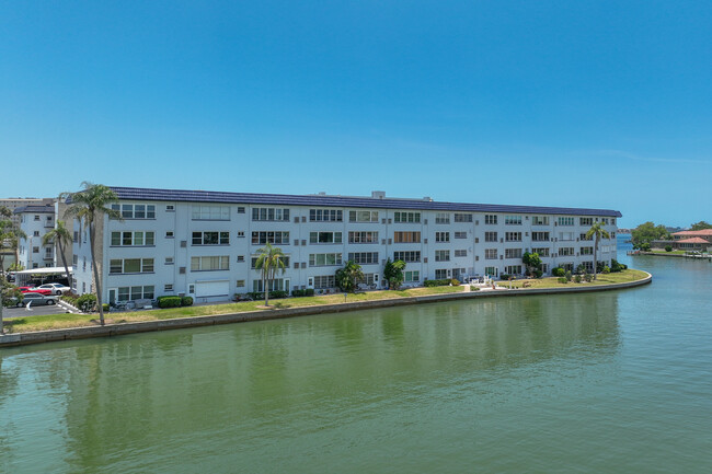 Ivanhoe House in Gulfport, FL - Building Photo - Building Photo