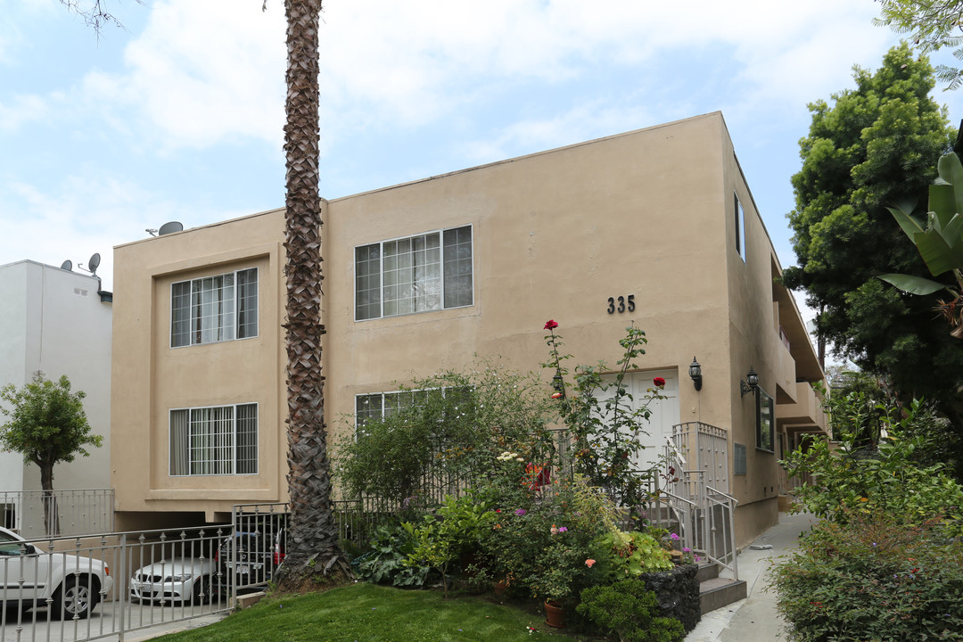 335 N Oakhurst Dr in Beverly Hills, CA - Building Photo