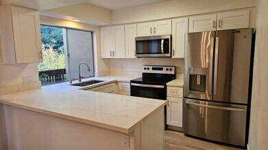 7964 Mission Center Ct, Unit A in San Diego, CA - Building Photo - Building Photo