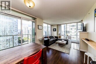 1077 Marinaside Crescent in Vancouver, BC - Building Photo - Building Photo