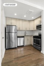9 Orient Ave in Brooklyn, NY - Foto de edificio - Building Photo