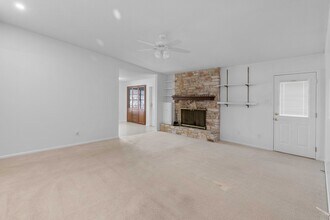 1000 Space Ln in Austin, TX - Building Photo - Building Photo
