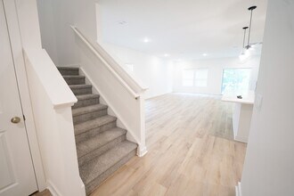 116 Kingswood Ter in Bloomingdale, GA - Building Photo - Building Photo