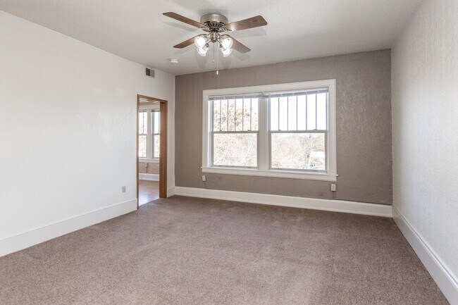 Chetwynd Apartments in Des Moines, IA - Building Photo - Interior Photo