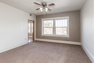 Chetwynd Apartments in Des Moines, IA - Building Photo - Interior Photo