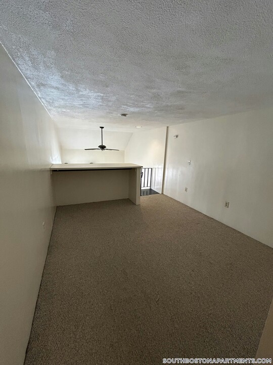 385 Dorchester St in Boston, MA - Building Photo