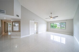13810 Oneida Dr, Unit C2 in Delray Beach, FL - Building Photo - Building Photo