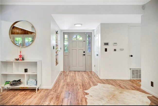 6556 Greenbush Ave in Los Angeles, CA - Building Photo - Building Photo