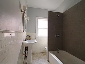 1651 Atkinson St, Unit 2 in Detroit, MI - Building Photo - Building Photo
