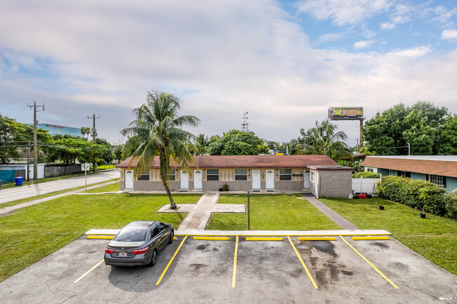 CME Motel in Hollywood, FL - Building Photo - Building Photo