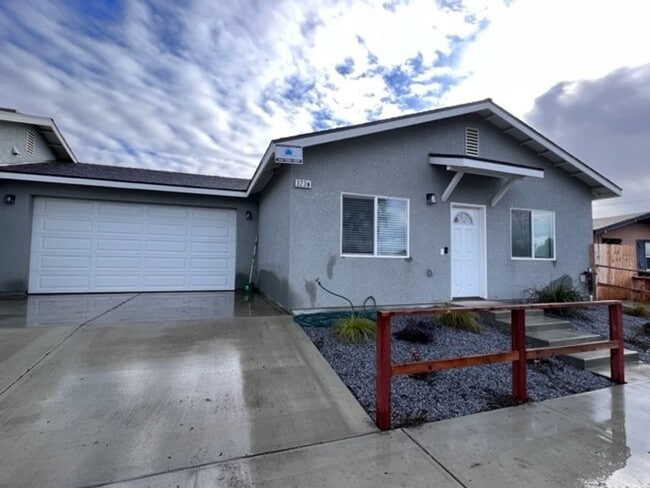 property at 323 W Laurel Ave