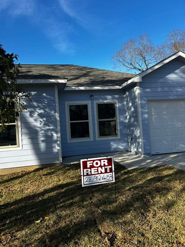 704 Avenue I in Conroe, TX - Building Photo - Building Photo