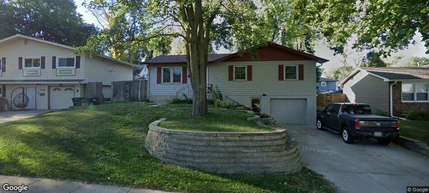 12627 Holmes St in Omaha, NE - Building Photo
