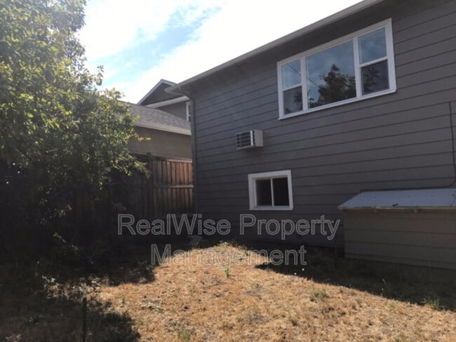 property at 720 Siskiyou Blvd