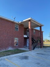 McAllen Square Apartments in McAllen, TX - Foto de edificio - Building Photo