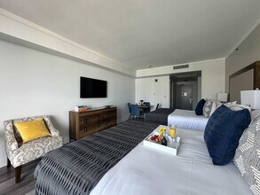 2889 McFarlane Rd in Miami, FL - Foto de edificio - Building Photo