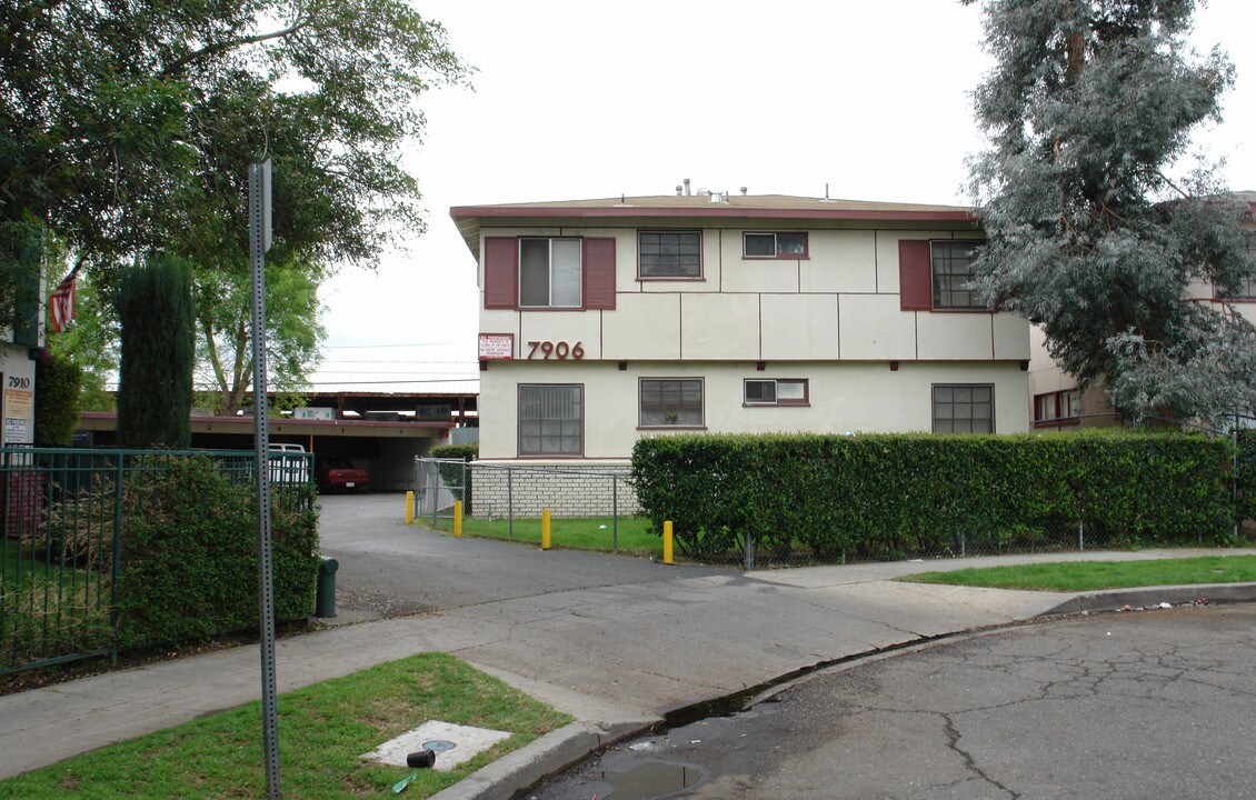 7906 Brimfield Ave in Panorama City, CA - Building Photo