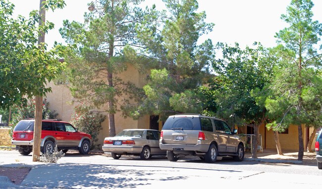 Ranchos Apartments in El Paso, TX - Building Photo - Building Photo