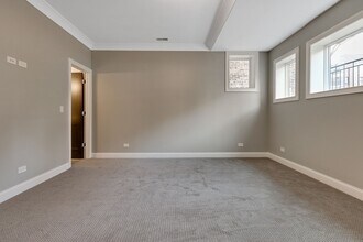 2327 N Southport Ave, Unit 1S in Chicago, IL - Building Photo - Building Photo
