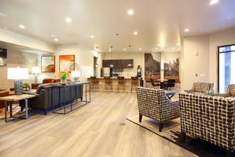 Crowne at Briargate in Colorado Springs, CO - Foto de edificio - Interior Photo