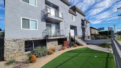 13347 Victory Blvd in Los Angeles, CA - Building Photo - Building Photo