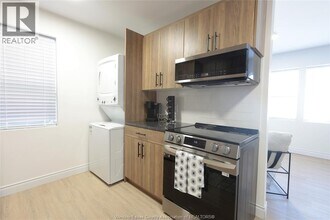 808 Ottawa St in Windsor, ON - Building Photo - Building Photo