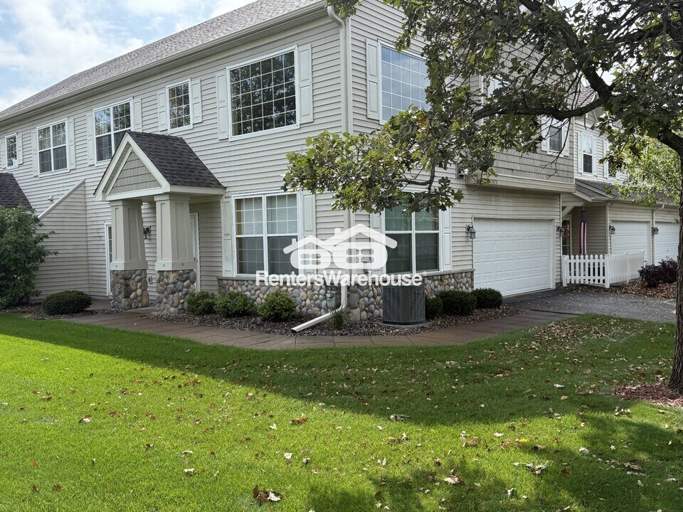 1875 Wildflower Ct in St. Paul, MN - Building Photo