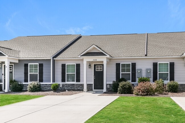 2038 Catlet Ct in Aiken, SC - Foto de edificio - Building Photo