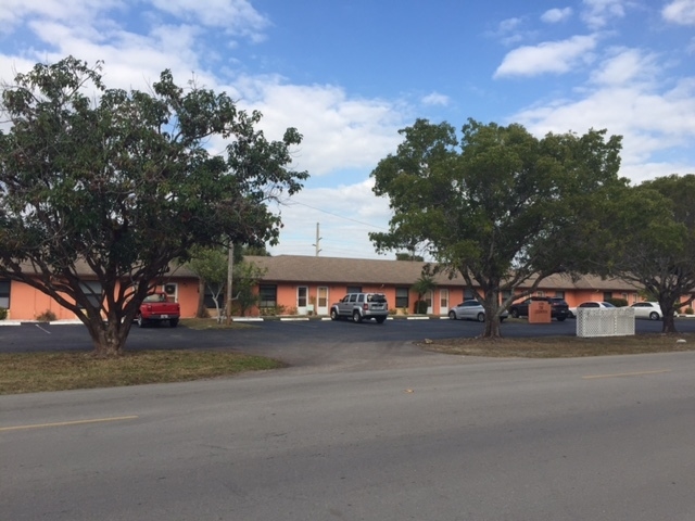 Lexington Condos in Cape Coral, FL - Foto de edificio