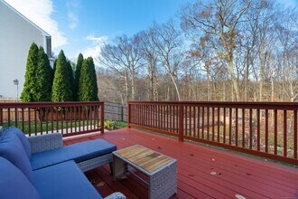 240 Heather Glen Ln in Groton, CT - Building Photo - Building Photo