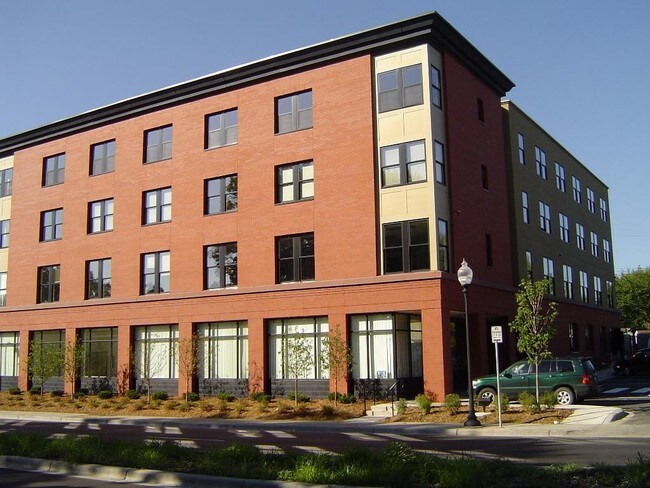 Lindquist Apartments in Minneapolis, MN - Foto de edificio - Building Photo