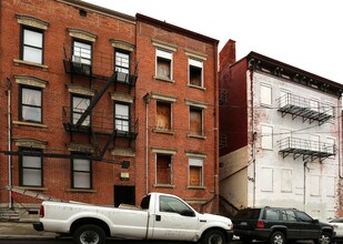 427 E 13th St in Cincinnati, OH - Foto de edificio - Building Photo