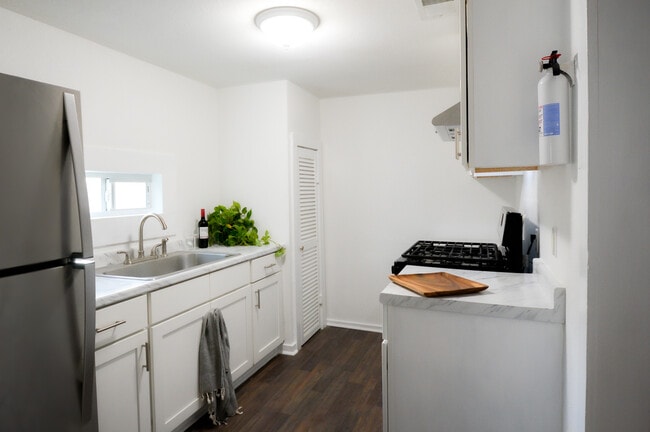 814 W Russell Pl, Unit 814A in San Antonio, TX - Building Photo - Building Photo