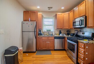 2750 N Kostner Ave in Chicago, IL - Building Photo - Building Photo