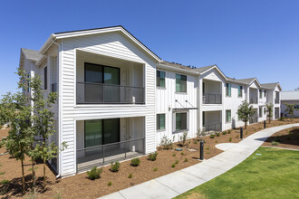 Park West at Stockdale River Ranch in Bakersfield, CA - Building Photo - Building Photo