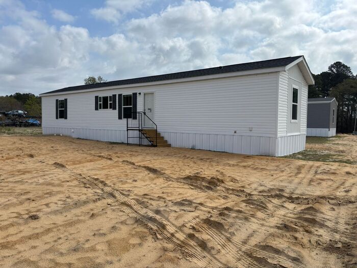 183 Plum Dr in Raeford, NC - Foto de edificio